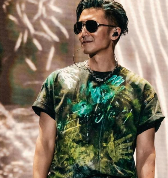 比任何物质, amp, 与了