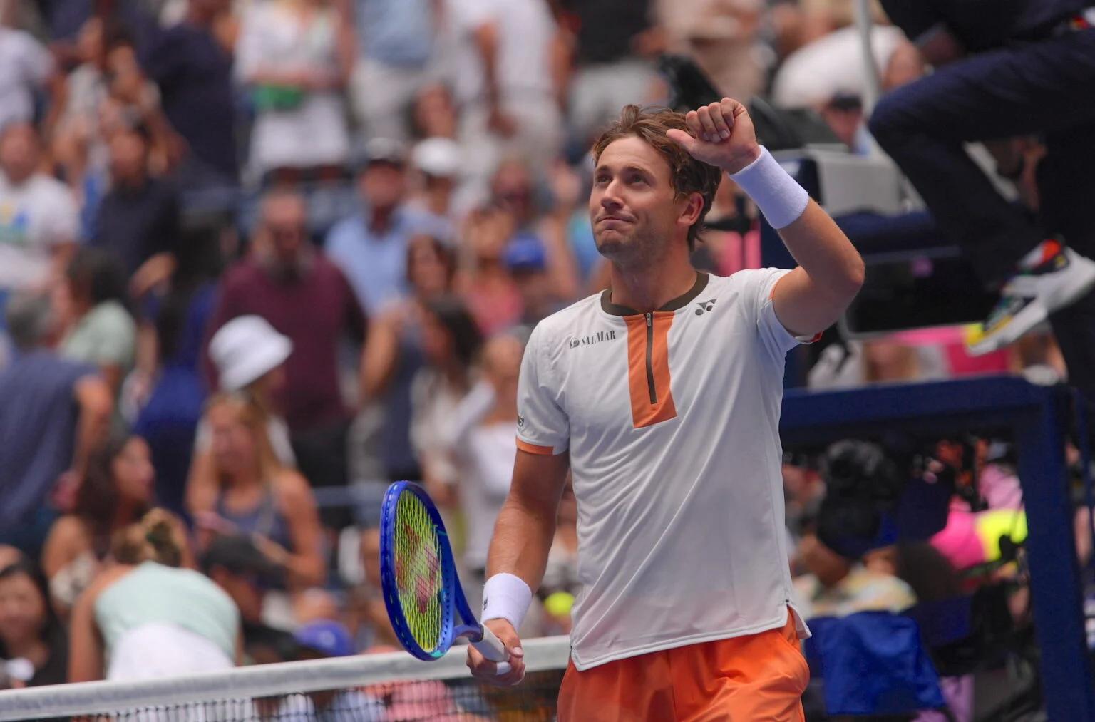 的客厅, 她的注意力, 受了