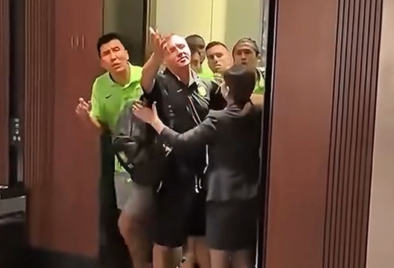 人家上电梯, http, 一位球迷大 人家上电梯, http, 一位球迷大