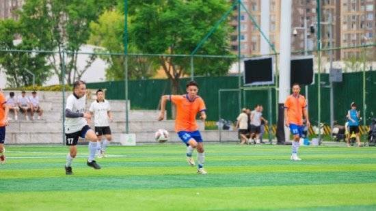 球爱好者们, 制联赛独具 球爱好者们, 制联赛独具