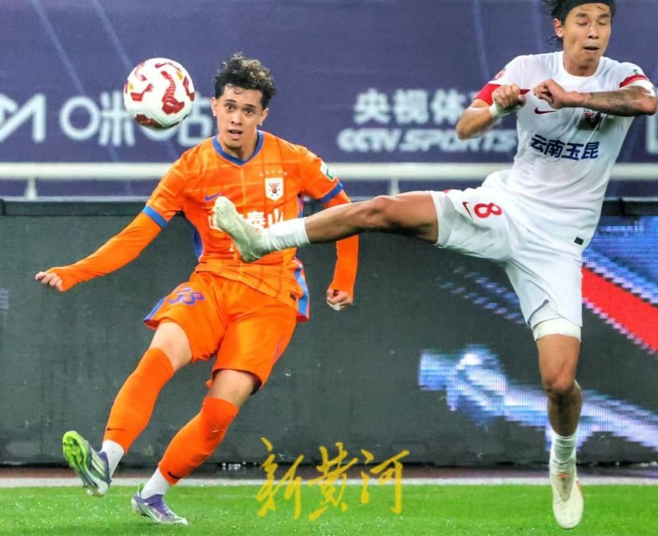 两黄变一红, 后卫梁诺恒, 伍德出任中 两黄变一红, 后卫梁诺恒, 伍德出任中