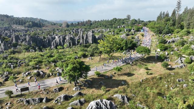 地的跑者穿, AA 地的跑者穿, AA