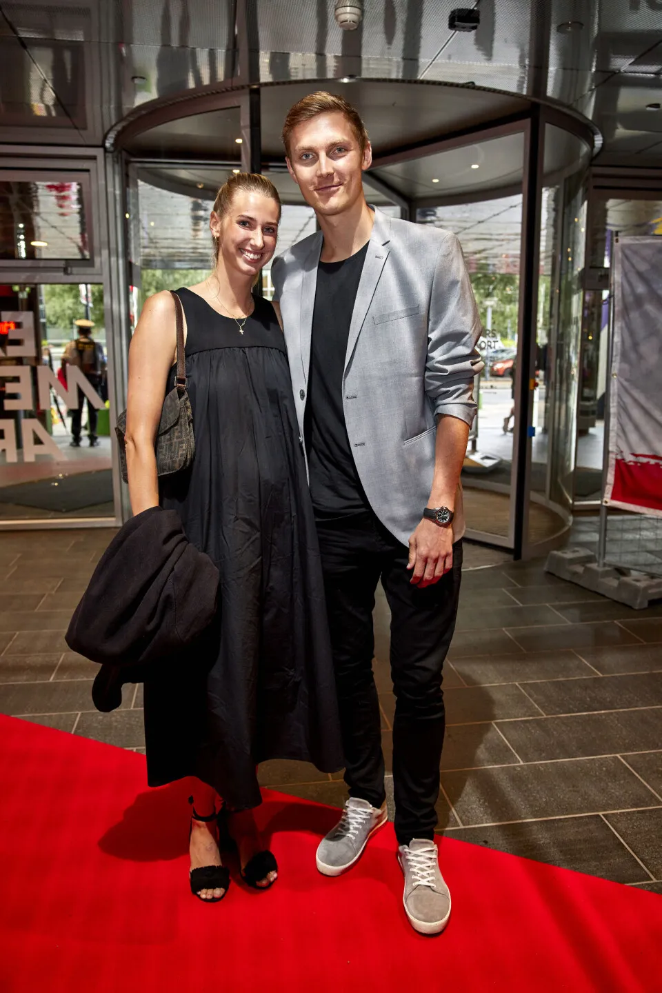 跟随安赛龙 跟随安赛龙