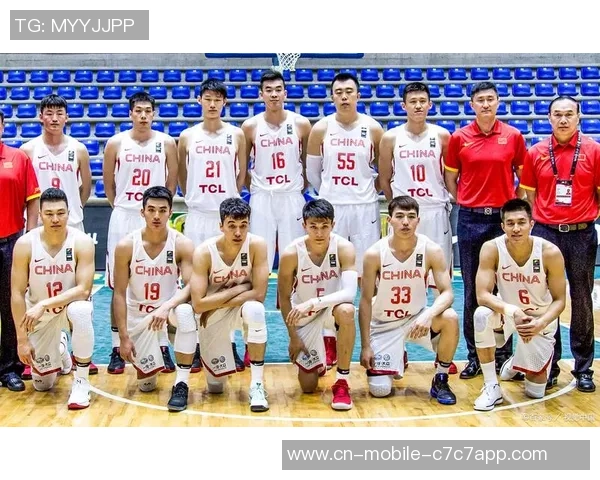 2000年中国篮球对抗美国队的精彩瞬间与历史意义回顾